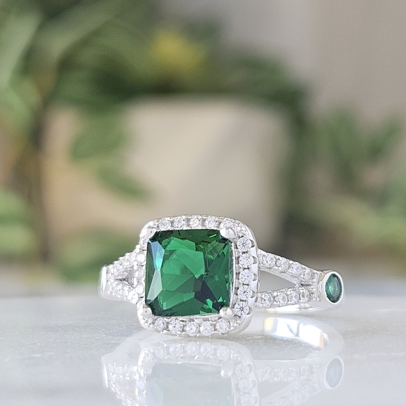 Cushion Cut Emerald Green Gemstone Ring, 925 Sterling Silver Charmed Aroma - Picture 4 of 5